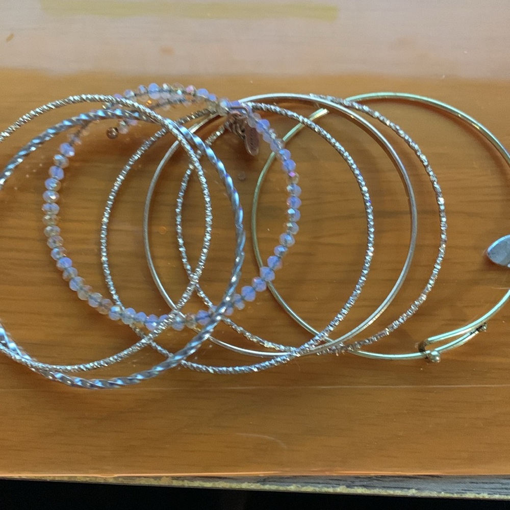 Seven bracelets* - Picture 6 of 7